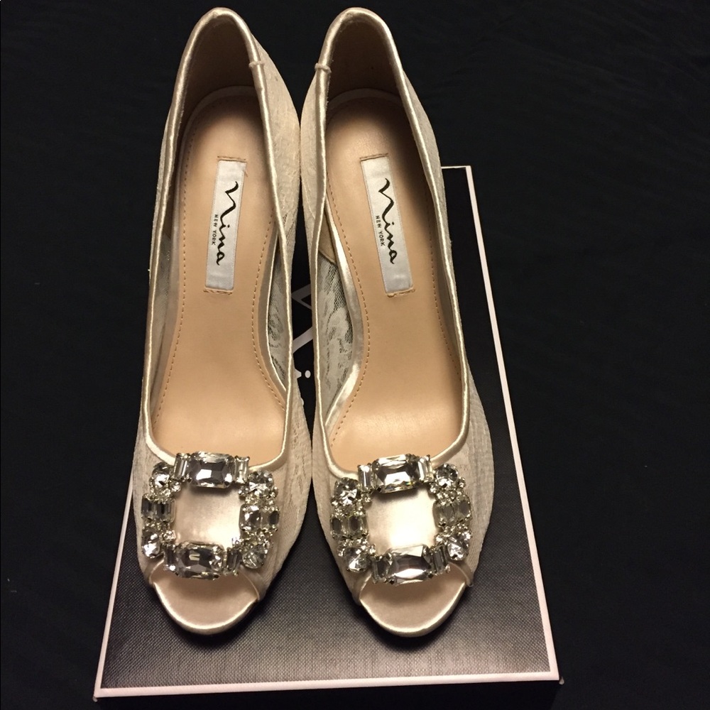 Nina Size 8.5 Lace Heels